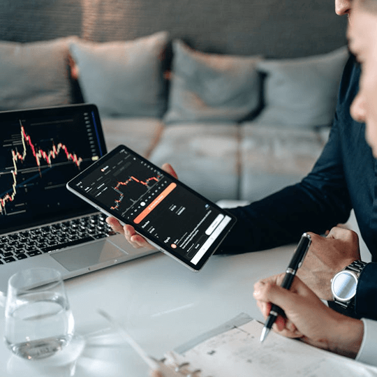 Eryxavin - Team von Kryptowährungsexperten